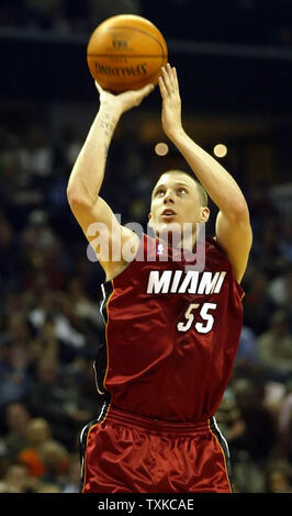 Miami Heat guard Jason Williams shoots against the Charlotte Bobcats at the Charlotte Bobcats Arena in Charlotte, N.C. on March 6, 2006. (UPI Photo/Nell Redmond) Stock Photo