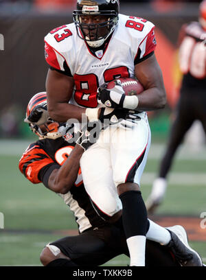 Atlanta Falcons tight end Alge Crumpler celebrates a Falcons News Photo  - Getty Images