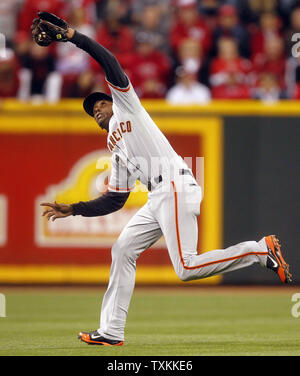 Cincinnati Reds right fielder Jay Bruce (32) catches a fly ball hit by  Atlanta Braves' Jonny Gomes in the eighth inning of a baseball game Sunday,  May 3, 2015, in Atlanta. The