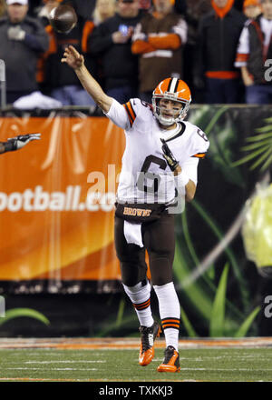 Cleveland Browns quarterback Brian Hoyer runs off the field after