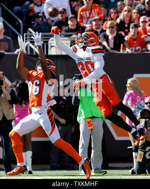 Cleveland Browns wide receiver James Proche II warms up during an NFL ...