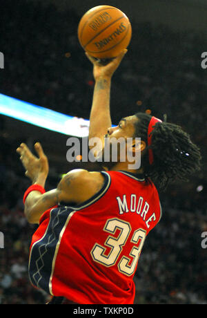 New Jersey Nets' and Eastern Conference All Star Stephon Marbury, right,  makes what was to be the winning shot against Phoenix Suns and Western  Conference All Star Jason Kidd, left, as the