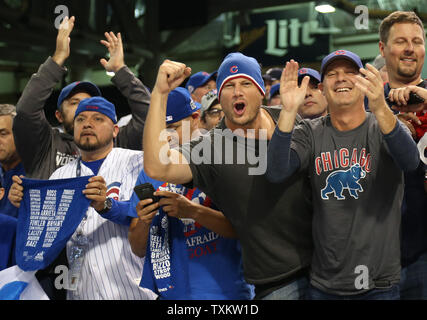 Toronto Blue Jays fans during a baseball game against the Cleveland Indians  Saturday, Aug. 20, 2016, in Cleveland. (AP Photo/Aaron Josefczyk Stock  Photo - Alamy