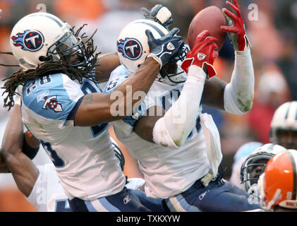 Tennessee Titans Keith Bulluck (53) attempts to tackle Denver Broncos  running back Tatum Bell (26) at Invesco Field at Mile High in Denver,  Colorado, Saturday, August 19, 2006, in NFL preseason action. (