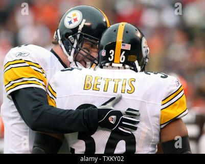 Pittsburgh Steelers wide receiver Hines Ward (86), celebrates with teammate  Verron Haynes after Ward caught a 17-touchdown pass in the second quarter  against the Denver Broncos in the the AFC Championship game.