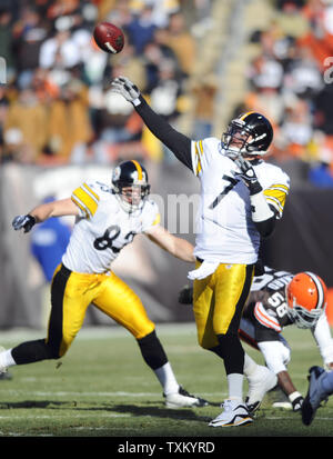 Cleveland Browns wide receiver Richard Mullaney catches a pass during ...