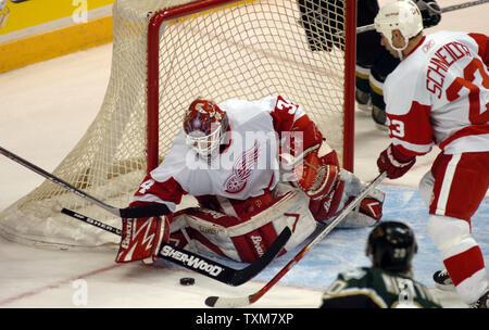 Detroit Red Wings goalie Manny Legace stops a Edmonton Oilers' Shawn ...