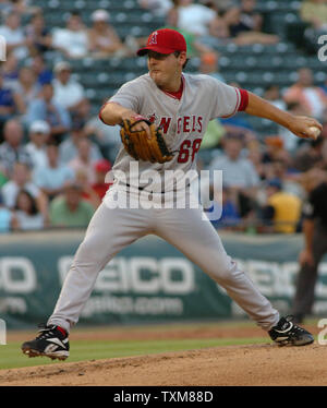 Texas Rangers starting pitcher Joe Saunders works during the first ...