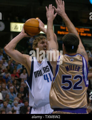 March 7, 2011; Sacramento, CA, USA; Houston Rockets center Brad Miller (52)  dribbles in the lane against the Sacramento Kings during the second quarter  at the Power Balance Pavilion Stock Photo - Alamy