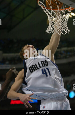 The Mav's Jason Terry in the Dallas Mavericks-Utah Jazz game April 16, 2006  at the American Airlines Center in Dallas, Texas. (UPI Photo/Ian Halperin  Stock Photo - Alamy