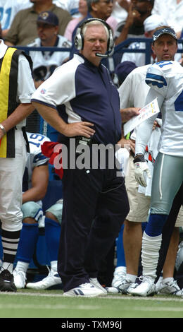 Dallas Cowboys Wade Phillips during practice at the Cowboys summer ...