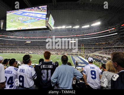 Dallas cowboys stadium scoreboard hi-res stock photography and