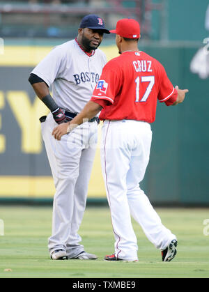 Boston Red Sox David Ortiz and Texas Rangers Nelson Cruz talk