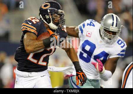 Dallas Cowboys linebacker DeMarcus Ware (94) at Cowboys training camp  Tuesday, July 27, 2010, in San Antonio. (AP Photo/Tony Gutierrez Stock  Photo - Alamy