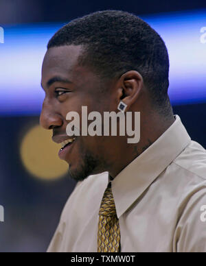 Phoenix Suns forward Amare Stoudemire in street clothes walks onto the court after halftime against the Denver Nuggets at Pepsi Center in Denver, Colorado January 10, 2006.  Denver beat Phoenix 139-137 in triple overtime.  (UPI Photo/Gary C. Caskey) Stock Photo