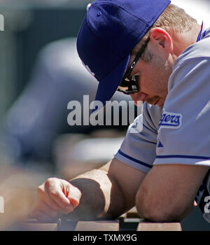 Los Angeles Dodgers' Jeff Kent leaves the game holding his sunglasses in  his mouth after getting hit by a pitch by San Francisco Giants pitcher Brad  Hennessey in the seventh inning of