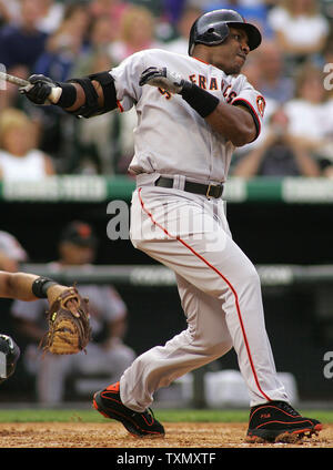 San Francisco Giants batter Barry Bonds singles in a run against the Colorado Rockies in the fifth inning at Coors Field in Denver July 7, 2006.    (UPI Photo/Gary C. Caskey) Stock Photo