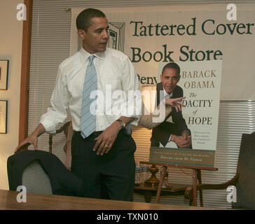 Illinois Democrate US Senator Barack Obama takes off his jacket to begin book signing event at the Tattered Cover book store in Denver October 24, 2006.   Sen. Obama declared he is considering running for president in 2008.  (UPI Photo/Gary C. Caskey) Stock Photo
