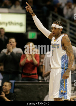 Newly acquired Denver Nuggets guard Allen Iverson making his first appearance in a Nuggets uniform salutes the fans who stood and applauded when he entered the game in the first quarter against the Sacramento Kings at the Pepsi Center in Denver December 22, 2006.   Iverson, traded by the Philadelphia 76ers, finally arrived in Denver after a holiday snowstorm delayed him for two days.  (UPI Photo/Gary C. Caskey) Stock Photo