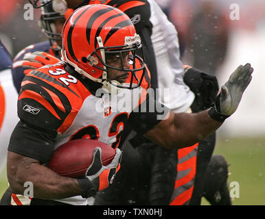 Cincinnati Bengals running back Rudi Johnson (L) fumbles the ball