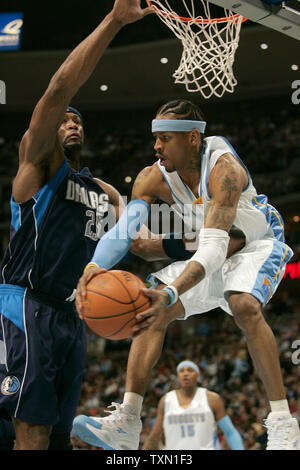 Denver Nuggets guard Allen Iverson (R) passes off during drive against Dallas Mavericks center Erick Dampier in the first half at the Pepsi Center in Denver on April 4, 2007.  Dallas, with the best won-loss record in the NBA at 62-12, visits Denver who struggles to maintain a Western Conference playoff position.   (UPI Photo/Gary C. Caskey) Stock Photo