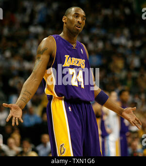 Los Angeles Lakers guard Kobe Bryant gestures toward the Lakers bench during the first quarter against the Denver Nuggets at the Pepsi Center in Denver April 9, 2007.  Denver currently holds the Western Conference's  sixth playoff spot with Los Angeles in seventh position.    (UPI Photo/Gary C. Caskey) Stock Photo