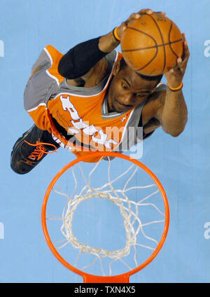 Phoenix Suns forward Amare Stoudemire dunks against the Denver Nuggets during the first quarter at the Pepsi Center in Denver on April 1, 2008.  Denver beat Phoenix 126-120.    (UPI Photo/Gary C. Caskey) Stock Photo