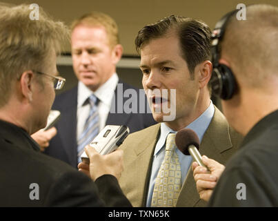 Former New York Rangers goalie Mike Richter (2nd R) and former Rangers, Boston Bruins, and Philadelphia Flyers Brian Leetch answers questions at a press conference before being introduced at the Colorado Avalanche's season opener aganst the Boston Bruins at the Pepsi Center in Denver on October 9, 2008.  Colorado hosts the Bruins in the season opener for both teams.   Both Richter and Leetch will be inducted into the United States Hockey Hall of Fame on October 10th.  (UPI Photo/ Gary C. Caskey) Stock Photo