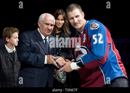 Avalanche retire Adam Foote's No. 52 at Pepsi Center – The Denver Post