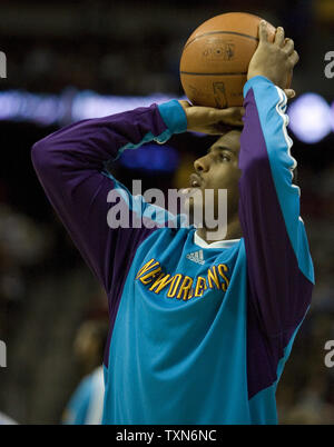 New Orleans Hornets guard Chris Paul warms up before the first half at the Pepsi Center in Denver on November 27, 2008.  New Orleans beat the Denver Nuggets 105-101.   (UPI Photo/ Gary C. Caskey) Stock Photo