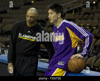 NBA: Lakers present Sun Yue, beat Milwaukee 105-92 - Taipei Times