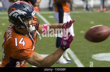 Nfl cancer awareness hi-res stock photography and images - Alamy