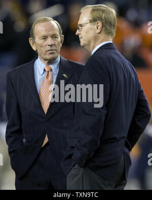 New England Patriots owner Robert Kraft (L), Denver Broncos owner Pat Bowlen  (C), and NFL commissioner Roger Goodell talk during team warm ups at Sports  Authority Field at Mile High on December