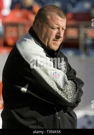 Oakland Raiders coach Tom Cable, left, is congratulated by an ...