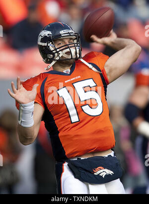 Denver Broncos quarterback Kyle Orton (8) during an NFL football game  against the Kansas City Chiefs Sunday, Dec. 5, 2010, in Kansas City, Mo.  The Chiefs won 10-6. (AP Photo/Ed Zurga Stock Photo - Alamy