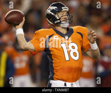 September 15, 2013: Denver Broncos quarterback Peyton Manning (18) signals  a touchdown during a week 2 NFL matchup between the Denver Broncos and the  Stock Photo - Alamy