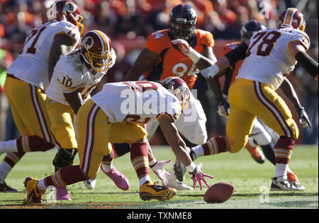 https://l450v.alamy.com/450v/txnme8/washington-redskins-running-back-roy-helu-jr-c-picks-up-a-fumble-caused-by-an-errant-snap-to-quarterback-robert-griffin-iii-10-during-the-first-quarter-against-the-denver-broncos-at-sports-authority-field-at-mile-high-in-denver-on-october-27-2013-upigary-c-caskey-txnme8.jpg