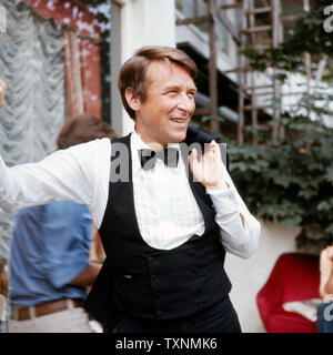 Porträt von Günther Schramm, deutscher Schauspieler, Hörspielsprecher, Synchronsprecher, Fernsehmoderator, Kabarettist und Sänger, Deutschland ca. 1970er. Portrait of Günther Schramm, German actor, radio play speaker, dubbing artist, television presenter, cabaret artist and singer, Germany approx. 1970s. Stock Photo