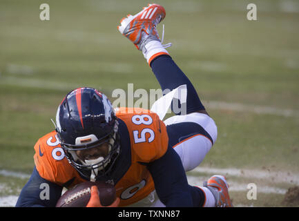 New England Patriots quarterback Tom Brady warms-up prior to the Super Bowl  XLII in Glendale, Arizona on February 3, 2008. (UPI Photo/Gary C. Caskey  Stock Photo - Alamy