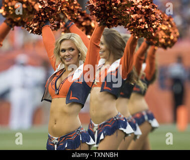 Las Vegas Raiders cheerleaders cheer during an NFL preseason football game  against the Minnesota Vikings on Aug. 14, 2022, in Las Vegas. (AP  Photo/Denis Poroy Stock Photo - Alamy