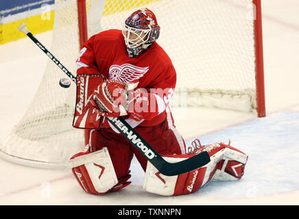 Detroit Red Wings goalie Manny Legace stops a Edmonton Oilers' Shawn ...