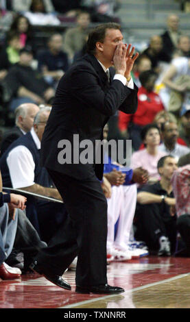 Detroit Pistons head coach Flip Saunders yells out to his players during the first quarter against the Los Angeles Lakers at The Palace of Auburn Hills in Auburn, MI on January 29, 2006.  The Pistons defeated the Lakers 102-93.  (UPI Photo/Scott R. Galvin) Stock Photo