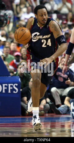 Cleveland Cavaliers forward Donyell Marshall (24) dribbles the ball down-court against the Detroit Pistons in the second quarter at The Palace of Auburn Hills in Auburn Hills, Mi on May 9, 2006.  The Pistons defeated the Cavaliers 97-91 in game two of the second round of playoffs.  (UPI Photo/Scott R. Galvin) Stock Photo