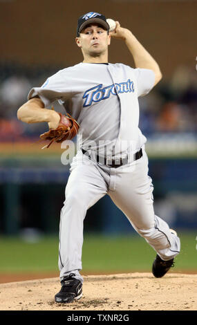 Toronto Blue Jays pitcher Ted Lilly delivers a pitch against the Kansas ...