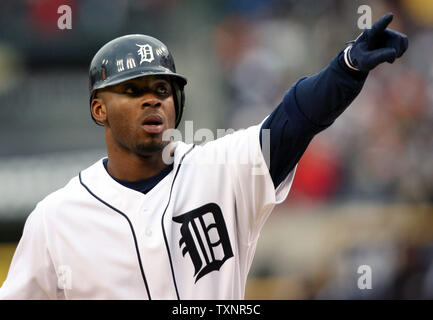 Detroit Tigers Craig Monroe is congratulated by teammate Curtis