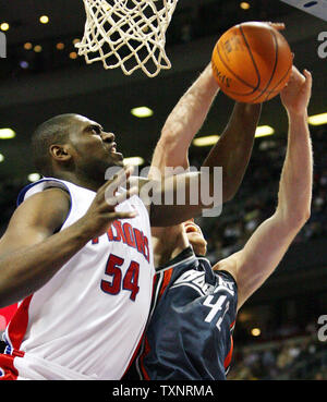 Detroit Pistons forward Jason Maxiell (54) grabs a rebound in the fourth quarter against the Charlotte Bobcats at The Palace of Auburn Hills in Auburn Hills, Michigan on January 10, 2007.  The Bobcats defeated the Pistons 103-96.  (UPI Photo/Scott R. Galvin) Stock Photo