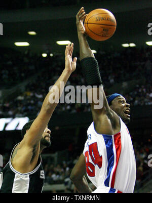 Detroit Pistons center Chris Webber (84) grabs a rebound from San Antonio Spurs forward Tim Duncan in the first quarter at The Palace of Auburn Hills in Auburn Hills, Michigan on February 14, 2007.  (UPI Photo/Scott R. Galvin) Stock Photo