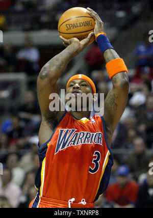Golden State Warriors forward Al Harrington (3) makes a two-point shot against the Detroit Pistons in the first quarter at the Palace of Auburn Hills in Auburn Hills, Michigan on March 5, 2007.  (UPI Photo/Scott R. Galvin) Stock Photo