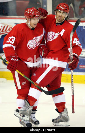 Detroit red wings octopus hi-res stock photography and images - Alamy