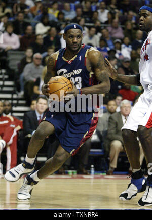 Cleveland Cavaliers forward LeBron James (23) takes the ball to the basket past Detroit Pistons center Chris Webber in the first quarter at the Palace of Auburn Hills in Auburn Hills, Michigan on March 7, 2007.  (UPI Photo/Scott R. Galvin) Stock Photo